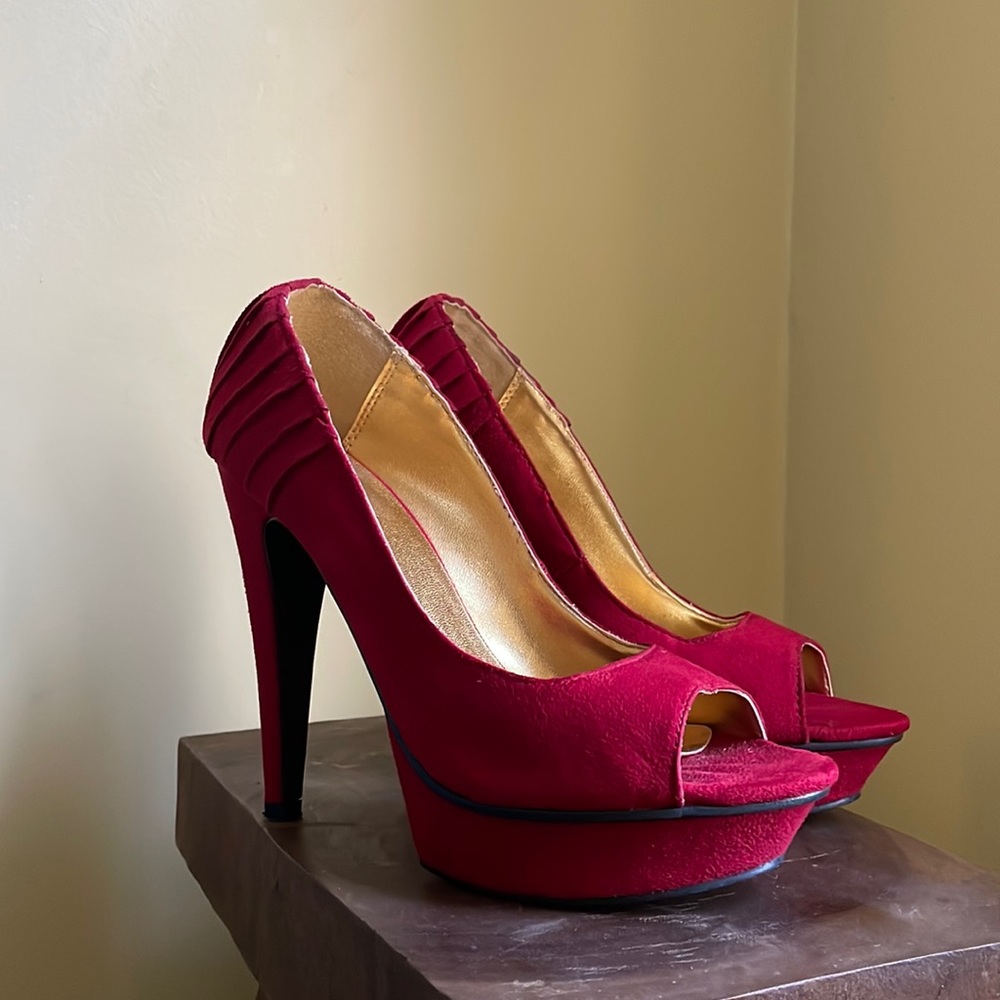 Michael Antonio platform pumps